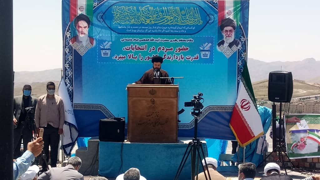 امام جمعه پردیس: نامزدها اخلاق انتخاباتی را رعایت کنند