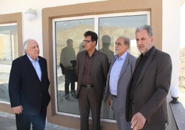 بازدید فرماندار پردیس از یک سازه مسکونی سبز