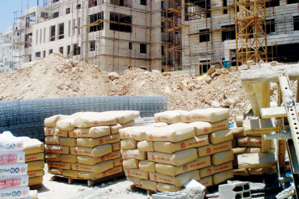 دلالان با کمبود تصنعی سیمان در روند تکمیل مسکن مهر اخلال ایجاد می‌کنند