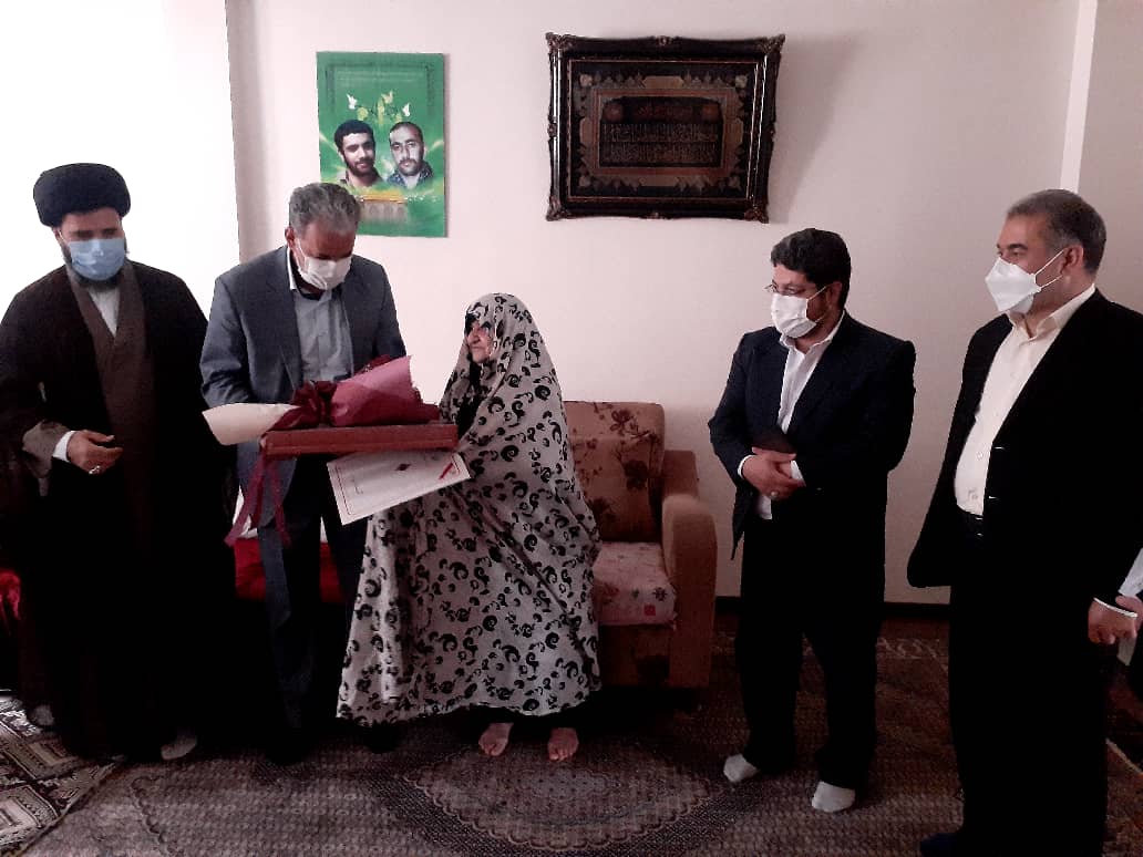 دیدار فرماندار پردیس با خانواده شهدا به مناسبت آزادسازی خرمشهر