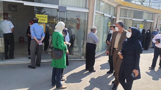 بازدید فرماندار از پایگاه تجمیعی واکسیناسیون کرونا در پردیس