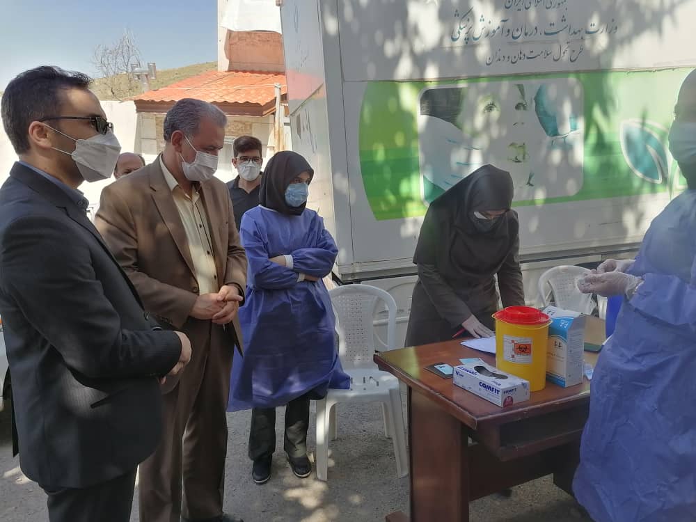 بازدید فرماندار پردیس از اجرای طرح واکسیناسیون سالمندان بالای ۷۵ سال در روستاهای شهرستان